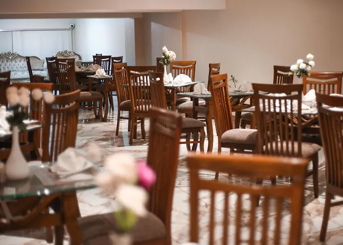Hotel Pearl Inn